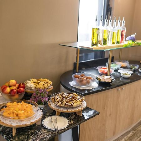 N Hotel Sutomore Bagian luar foto