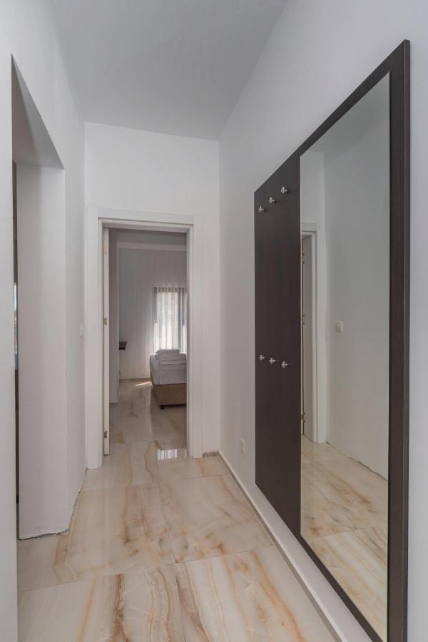 N Hotel Sutomore Bagian luar foto