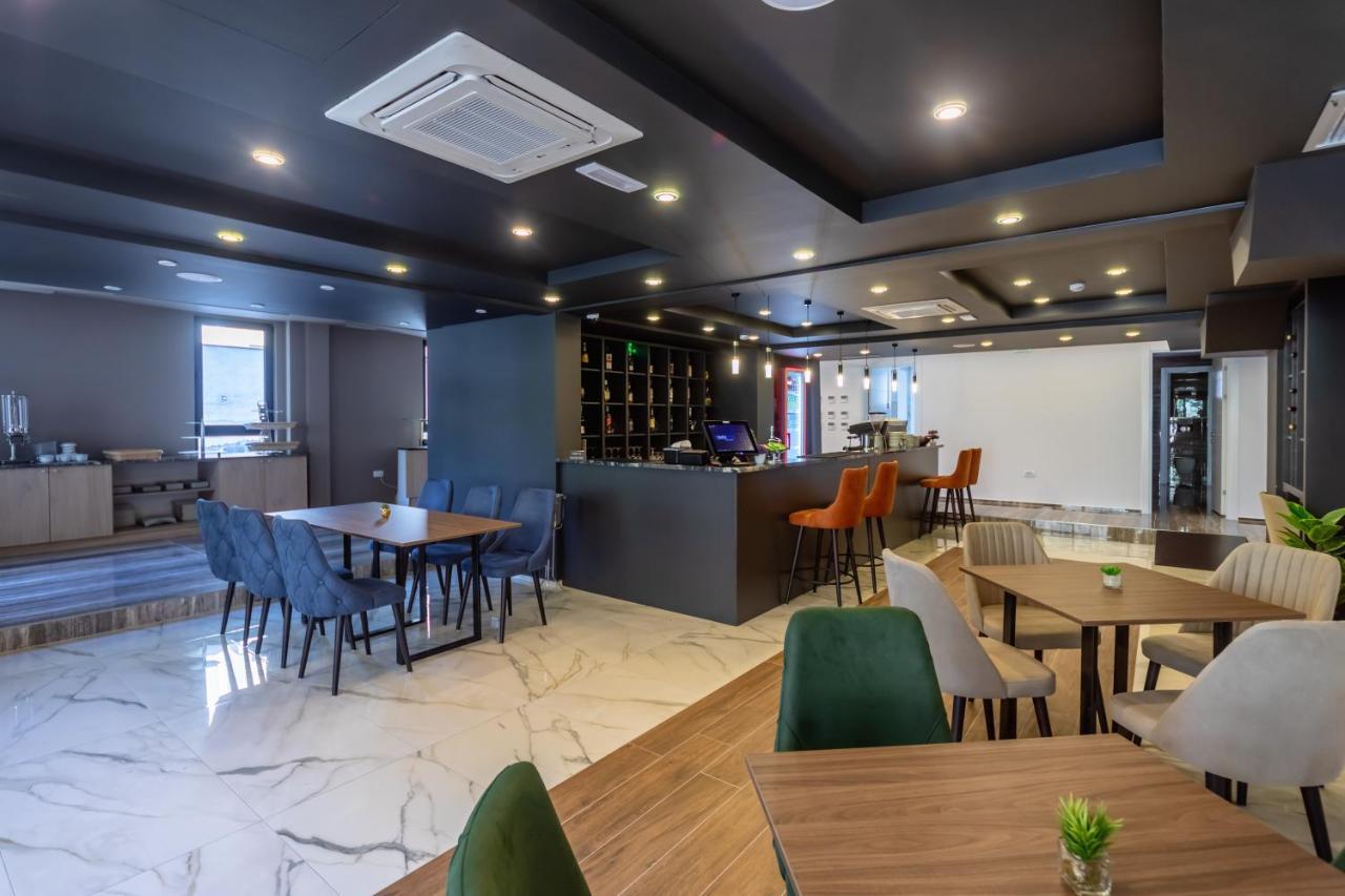 N Hotel Sutomore Bagian luar foto