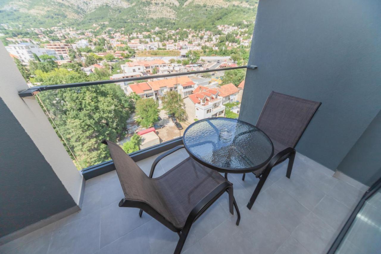 N Hotel Sutomore Bagian luar foto