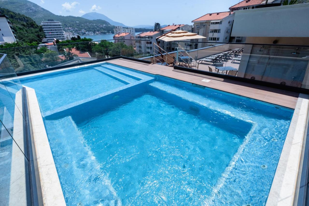 N Hotel Sutomore Bagian luar foto