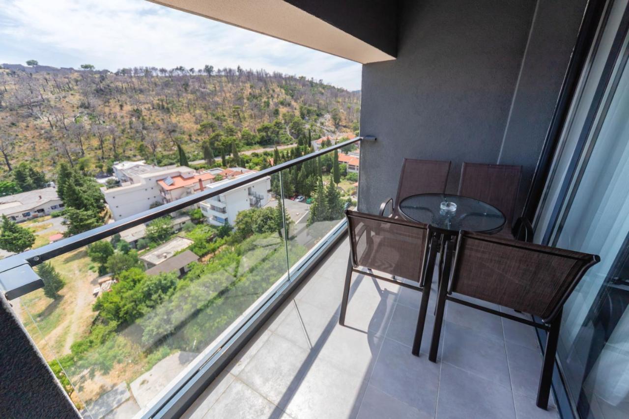 N Hotel Sutomore Bagian luar foto